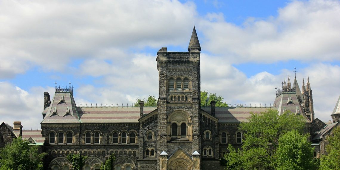 منح دراسية مجانية في كندا