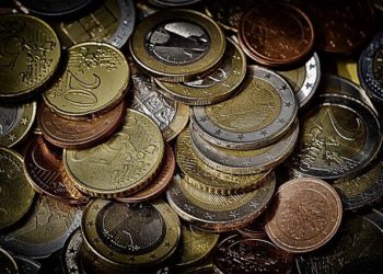 أضعف عملة في العالم