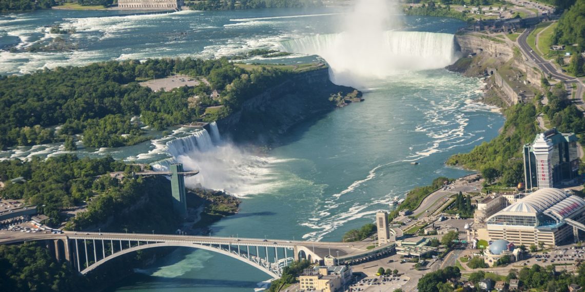 شلالات نياجرا في كندا