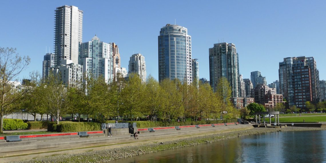 هل يمنحك شراء عقار في كندا الإقامة الدائمة