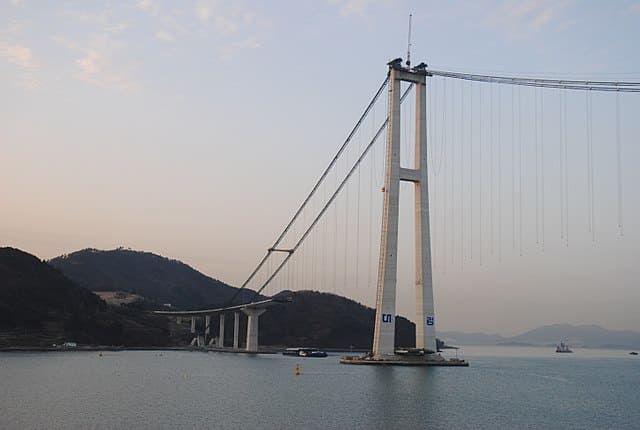 أطول جسور معلقة في العالم