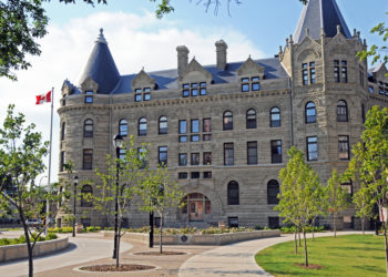 كيفية الحصول على منحة دراسية مجانية في كندا