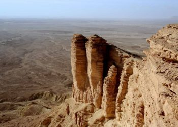 معلومات عن جبل طويق في السعودية: أحد الجواهر الجغرافية في العالم(صور)