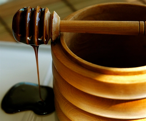 فوائد العسل الأسود وأضراره