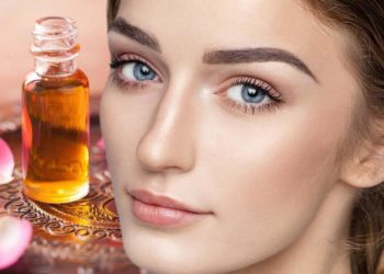 فوائد زيت الورد للبشرة