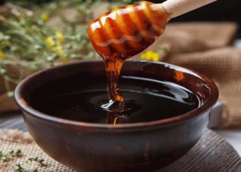 فوائد العسل الأسود وأضراره