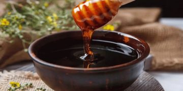 فوائد العسل الأسود وأضراره