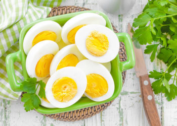 أضرار البيض المسلوق 