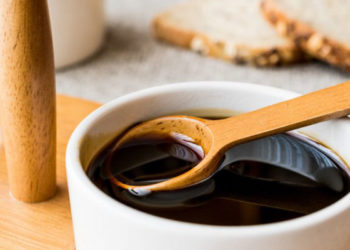 فوائد العسل الأسود قبل النوم 