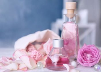 فوائد زيت الورد 