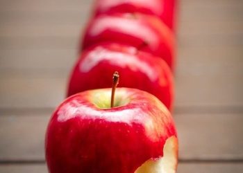 عدد السعرات الحرارية في التفاح الأحمر