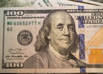 سائقو ميشيغان سيتلقون شيكات استرداد التأمين على السيارات بقيمة 400$ في هذا التاريخ