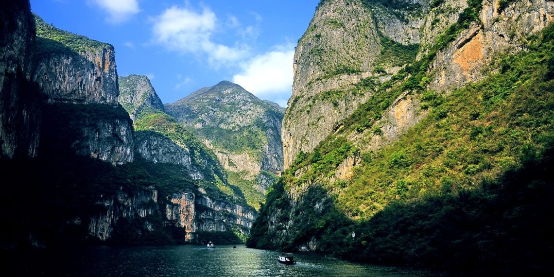 أطول نهر في آسيا