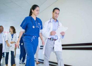 راتب الطبيب في كندا بحسب التخصص