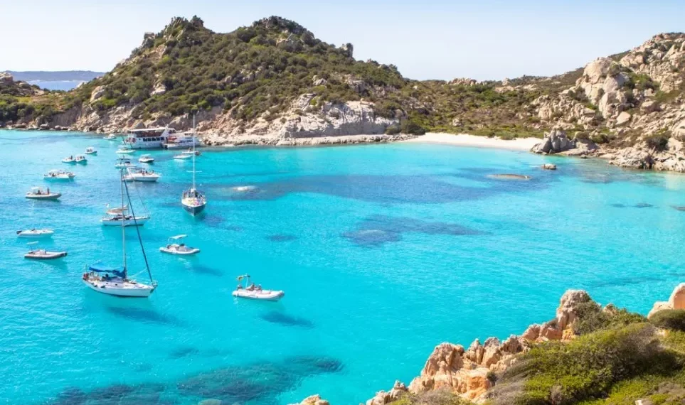 أكبر جزيرة في البحر المتوسط