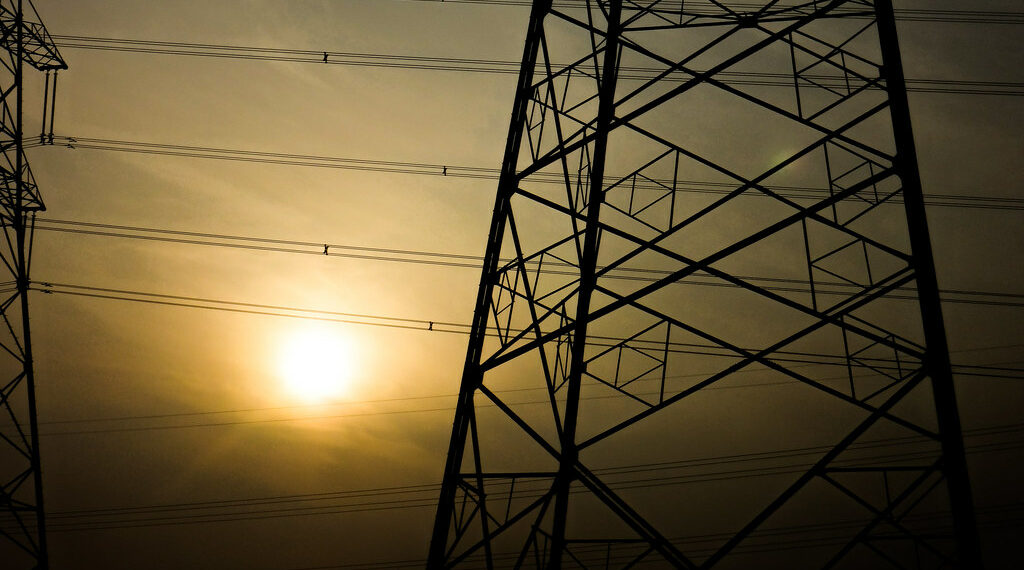 كيفية الحصول على تعويض نتيحة انقطاع التيار الكهربائي في ميشيغان