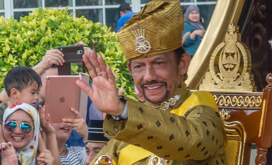 من هو سلطان بروناي 