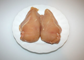 وزارة الزراعة الأمريكية تصدر تنبيهاً صحياً بشأن صدور الدجاج