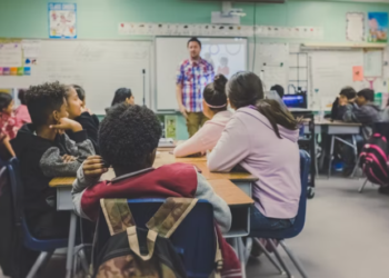 مدارس ديربورن العامة تكشف عن حاجتها إلى ملء العديد من أنواع الوظائف بدوام كامل و جزئي