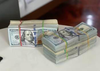 رجل من ديترويت يفوز بجائزة Powerball بقيمة 100 ألف دولار