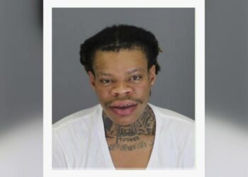 إلقاء القبض على رجل متهم بتعذيب صديقته السابقة والاعتداء عليها جنسياً