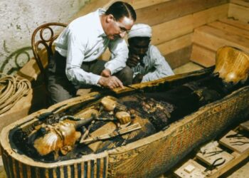 مكتشف توت عنخ أمون