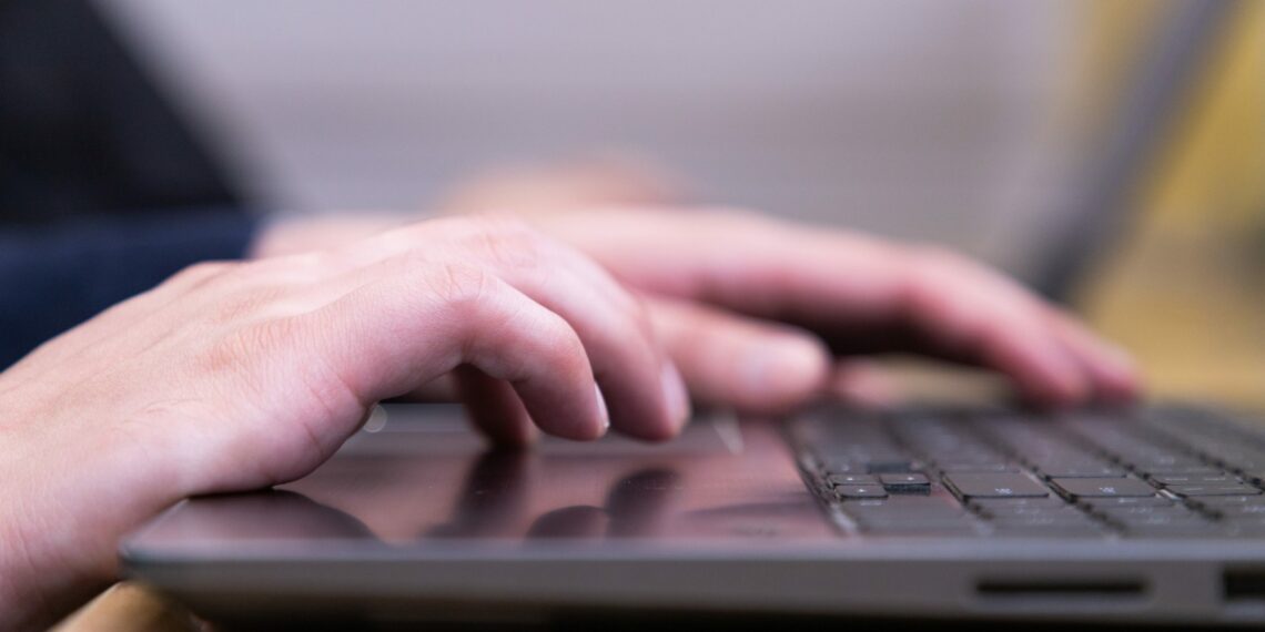 مدينة ديترويت تتبرع بأكثر من 500 جهاز كمبيوتر تم تجديدها للعائلات