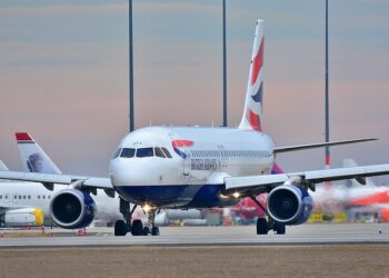 لوحة معلومات جديدة على الإنترنت لمساعدة المسافرين جواً في حالات التأخير والإلغاء