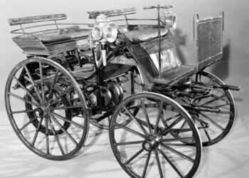 مخترع أول سيارة بأربع عجلات